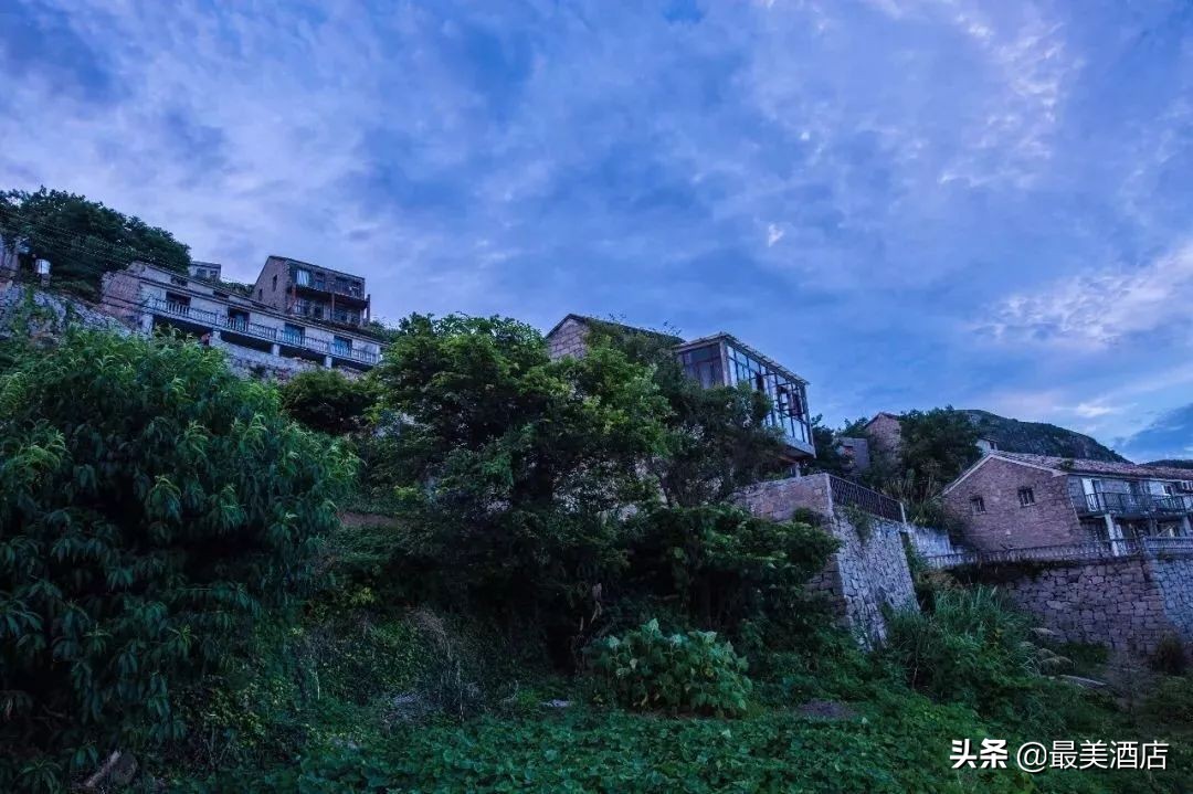 这对夫妻把渔民都嫌弃的破旧石头房，改成3个超美的民宿，美爆了