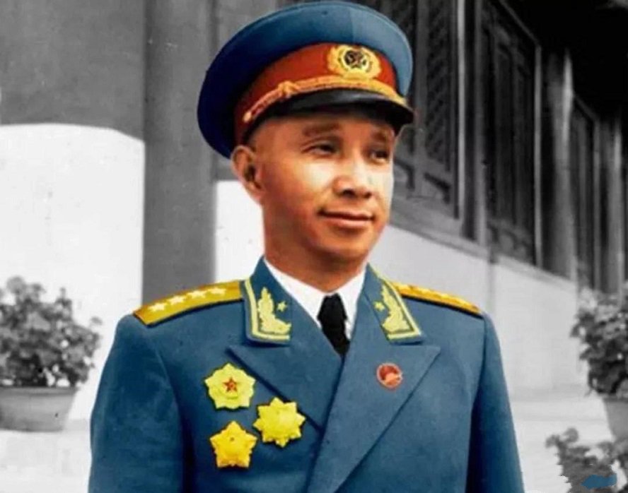 粟裕战功赫赫又有*少奇刘**的推荐，为何没评上元帅？真的“谦让”？