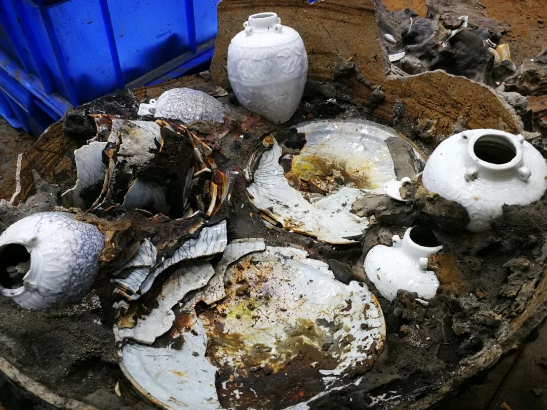 科学家发现深海巨型船,海下探险时发现巨型沉船