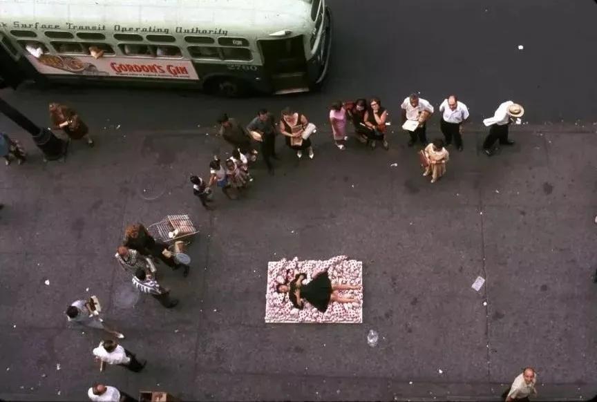 90岁女艺术家，身价几十亿，独居精神病院43年：艺术一半是情色，一半是幻想