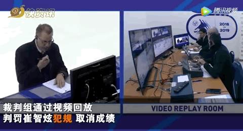 短道速滑1000米韩国两将摔出赛道,韩国短道速滑把队友推出赛道