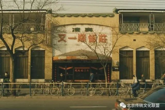 杩樿寰楄タ鍗曡矾鍙g殑鍚屾槬鍥悧,杩樿寰椾互鍓嶇殑灏忓悆琛楀悧