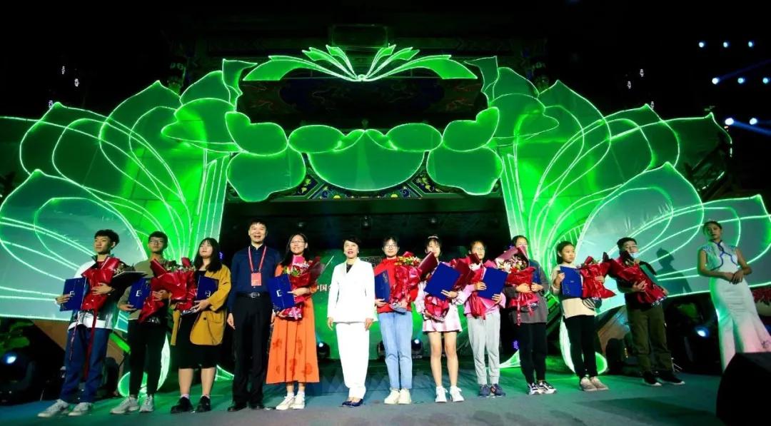 华谊兄弟电影小镇七点正气盎然,策划华谊兄弟电影小镇