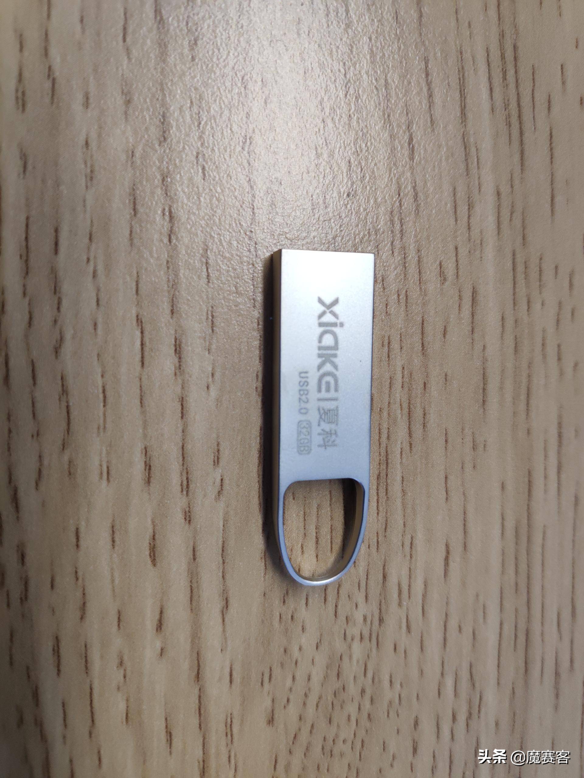 为什么32gu盘只有28g,32gu盘变成8m了怎么办