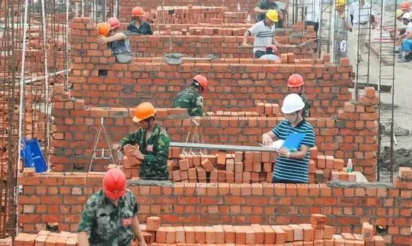 工地水电工值不值得做,水电工在工地挣了钱