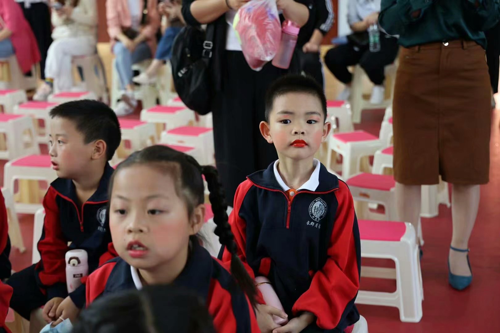 父母离婚对15岁小孩有哪些伤害,如果爸妈要离婚该怎么解决