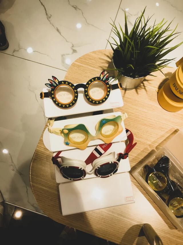 带宝宝游泳用什么泳镜,儿童初学游泳需要买泳帽吗