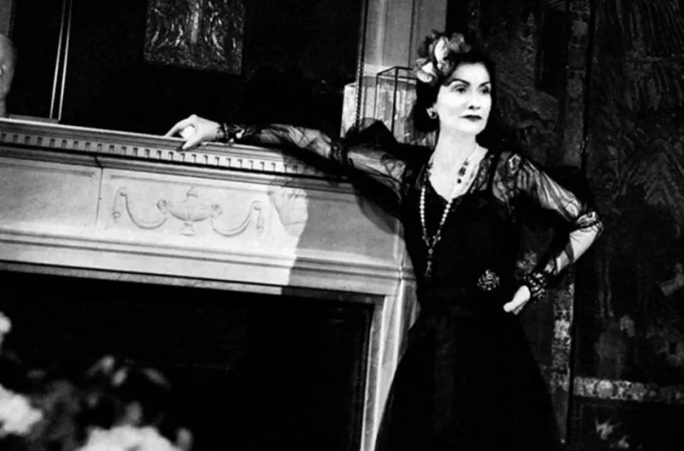 香奈儿五号之水清新花香,你身上的香水味是哪首歌的歌词