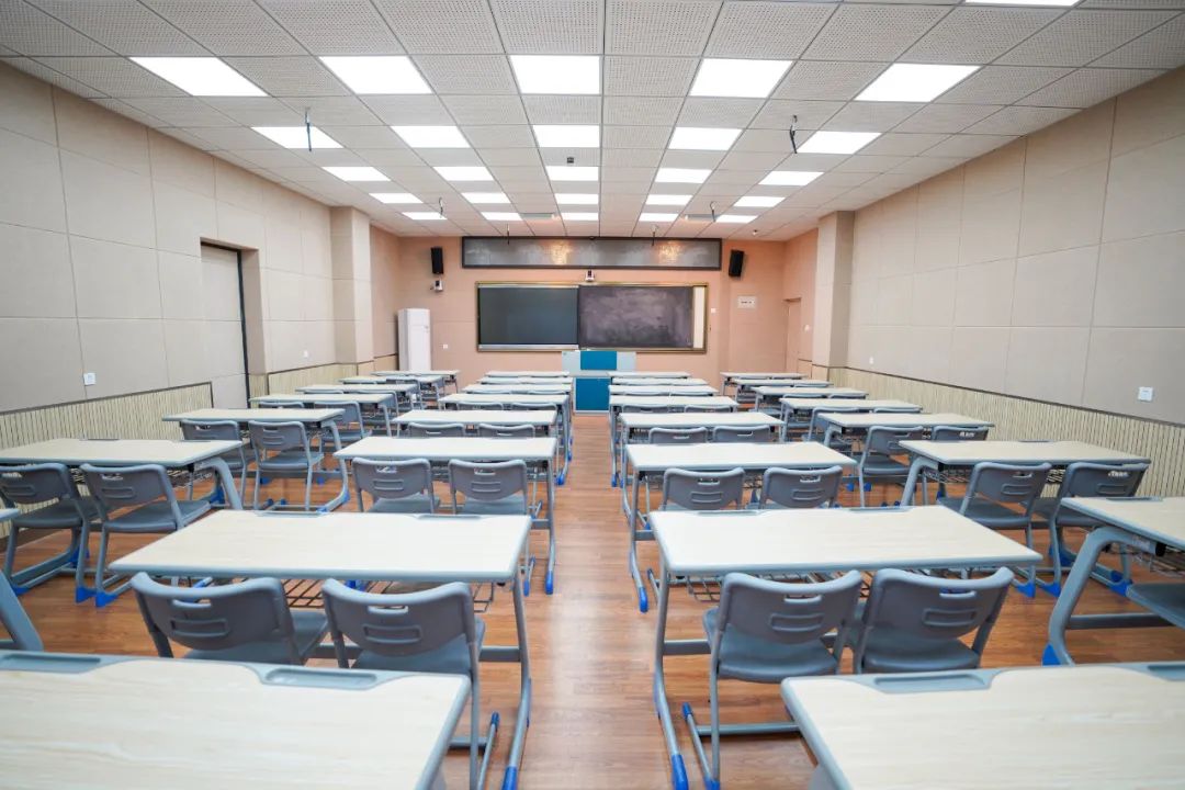 最美学校足球场,空中足球场完整视频