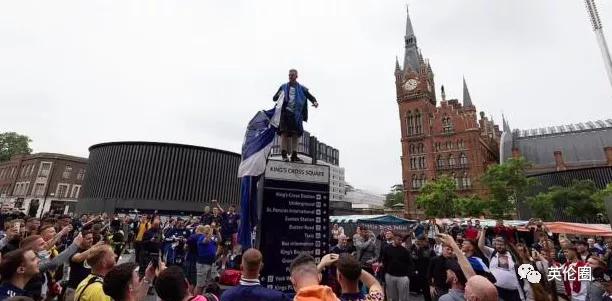 街头斗殴、醉酒裸奔...一大波短裙男子不顾警告涌入伦敦