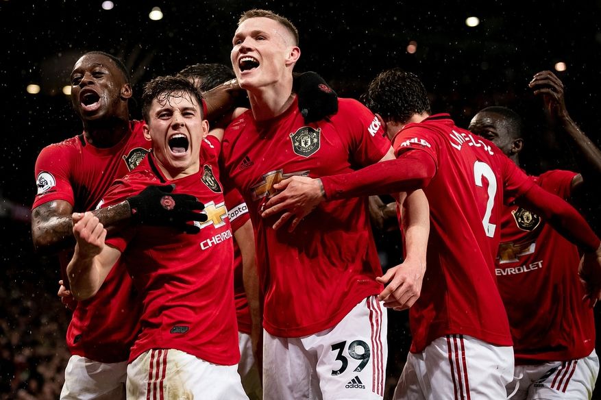 索帅雨中望向看台寻找爵爷身影,索帅爵爷