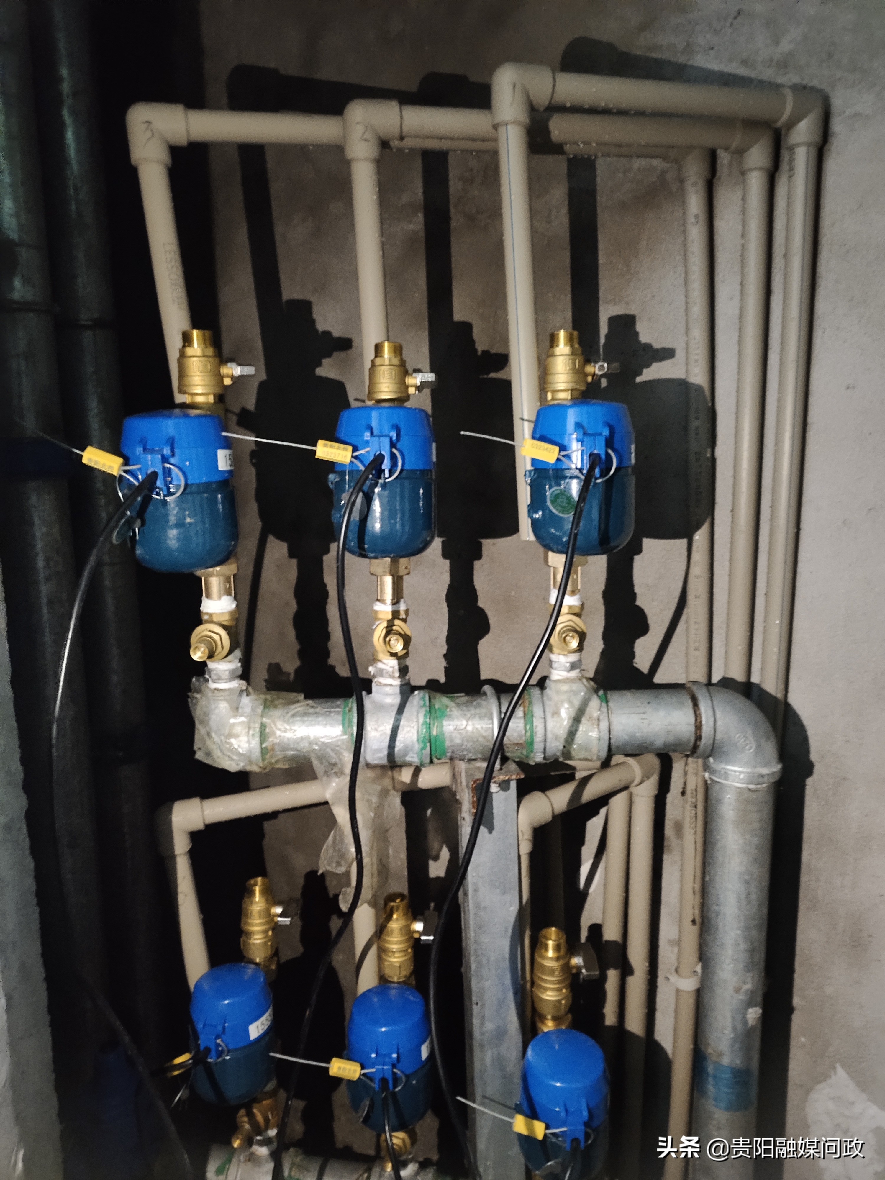 居民反映思源溪谷小区“水有点浑”!花溪水务:提前接入管道,先让居民用上干净水!|融媒问政