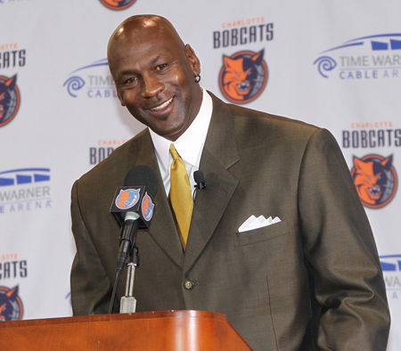 巅峰期乔丹在现在是否可以场均40+,乔丹季后赛8次50+详细数据