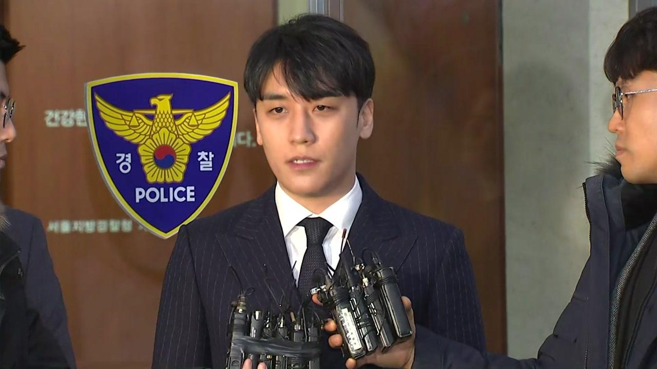 移动互联网时代的偶像工业，偶像的重新发明与粉丝身份的虚拟转向