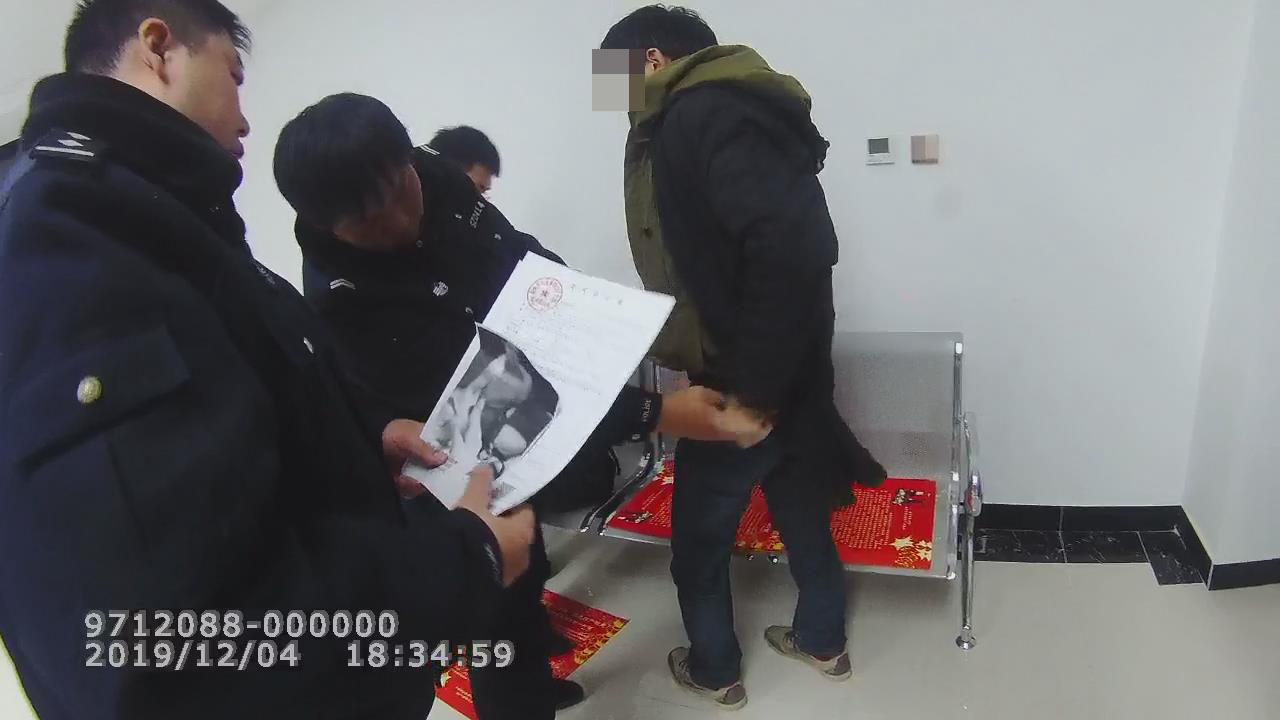 迷之操作路人说谎,迷之操作男子骑摩托车