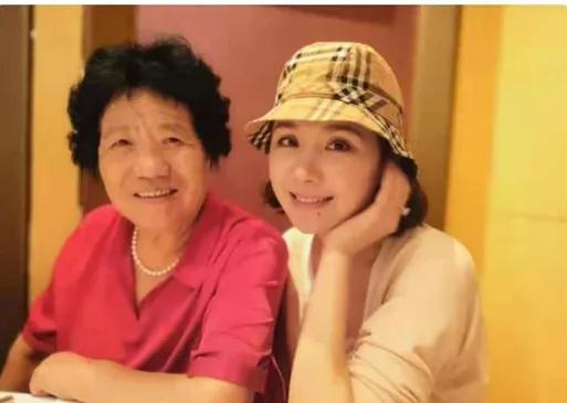 屡传卑微的“寒门贵媳”程莉莎，凭什么活得又作又幸福？真相戳心