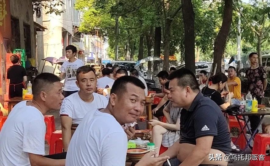 在荆州监利喝早酒是怎样一种逼格,湖北监利喝早酒的地方在哪