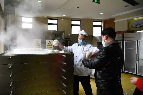 防控疫情特别慰问,看望慰问农村疫情防控一线人员