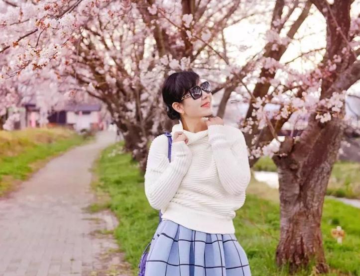 每次洗头掉很多头发吃什么好,每次洗头掉发用啥洗发水