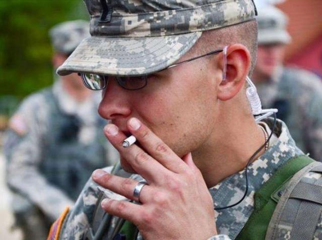 部队明令禁止吸烟吗,军人吸烟有何作用