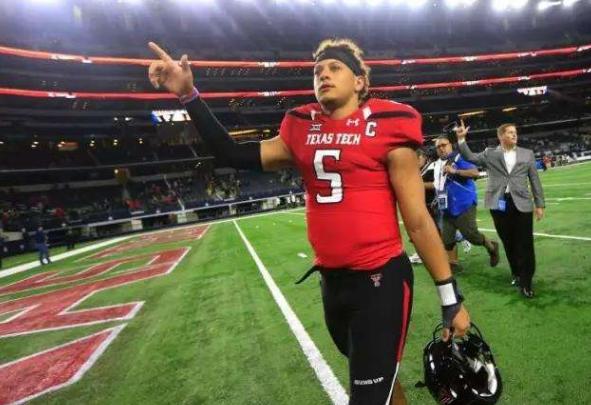 nfl中国美式橄榄球球员,nfl美式橄榄球科普