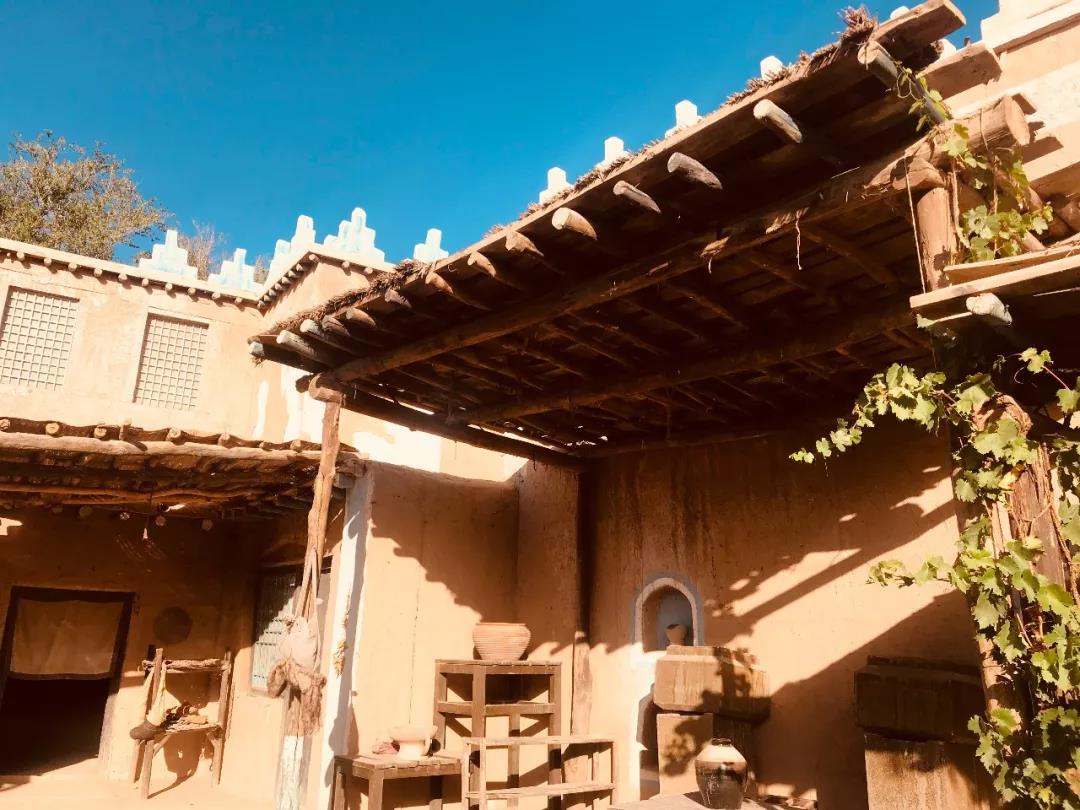 甘肃敦煌什么地方有沙金,敦煌莫高窟在甘肃的什么地方