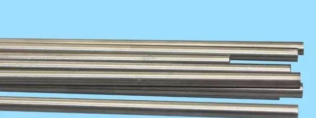 鱼缸会触电吗,我的鱼缸为啥长褐藻