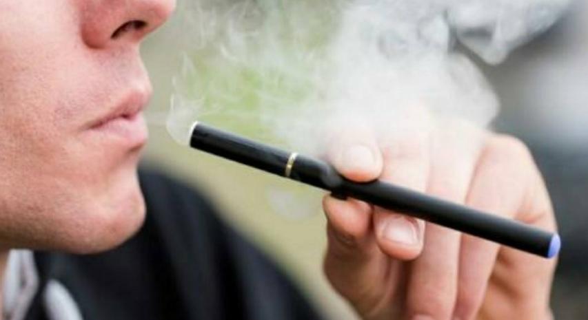 一颗电子烟烟弹的危害,用电子烟和普通烟哪个危害大