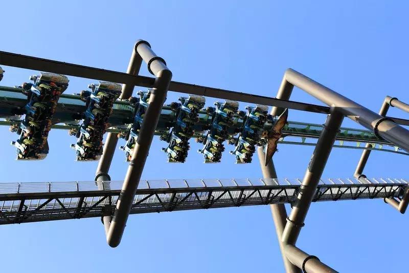 寻找侏罗纪世界中的火山岛,和“驯龙高手”一起拯救史前小短手!