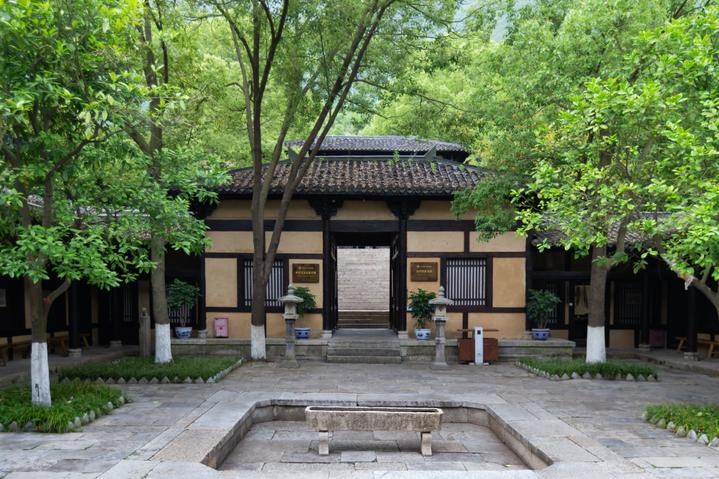 宜昌这个地方产美女，有一个大家都认识，现在还能让熊孩子涨知识