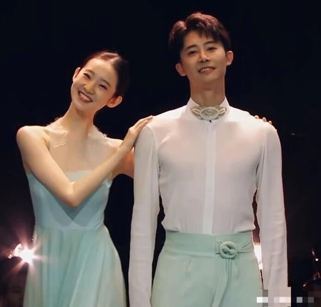 张艺凡芭蕾比赛视频,张艺凡新生舞台