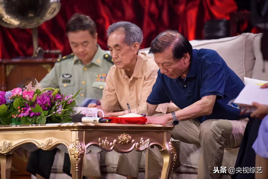 赵忠祥年轻岁月,赵忠祥汪涵朗诵