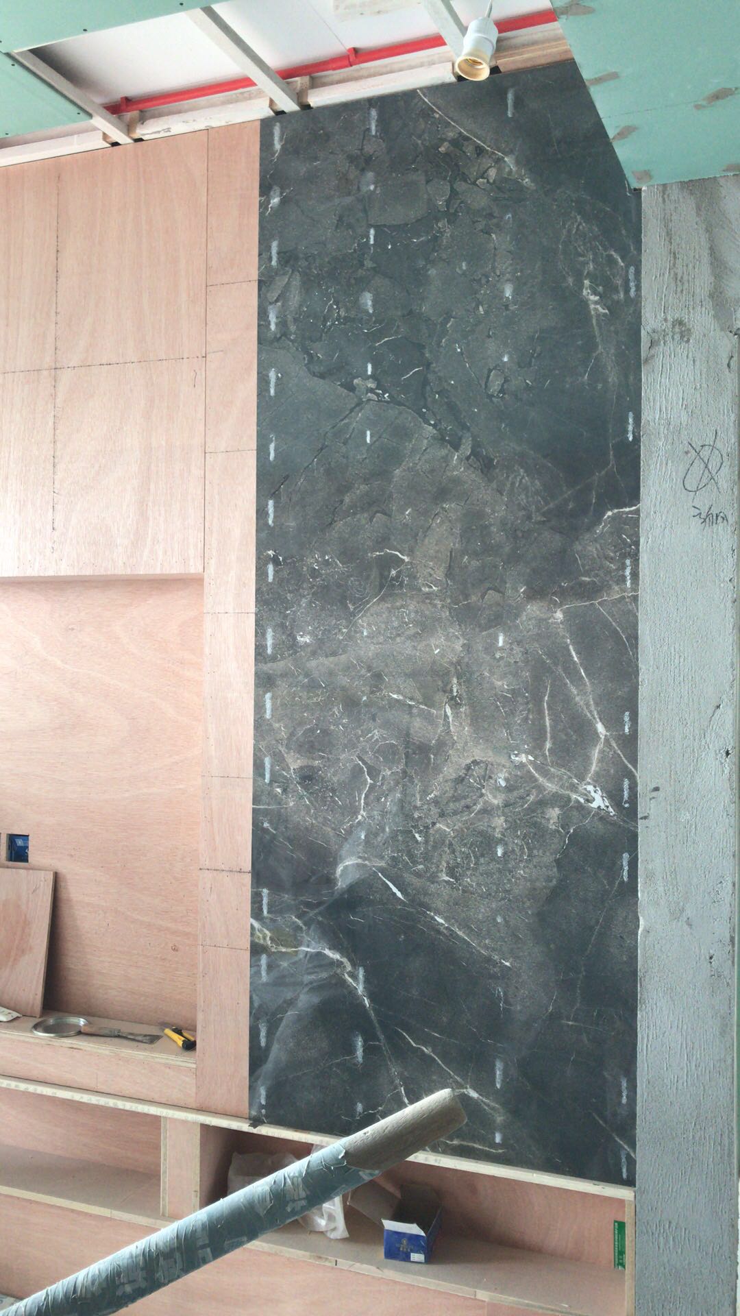 简约时尚主义拥护者：这个家“黑”的很明亮