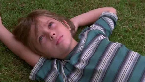 小孩爱夹床被子有坏处不,小孩爱摸乱碰怎么办