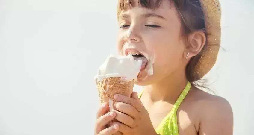孩子吃冰棍伤脾胃吗,吃冰棍太多伤脾胃怎么办