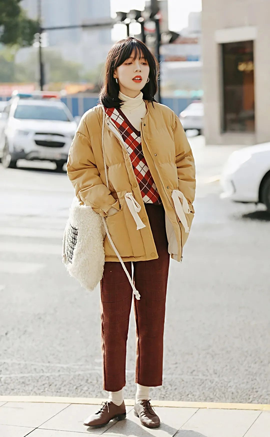 冬季好看的羽绒服款式,冬天羽绒服挑什么颜色不老气洋气