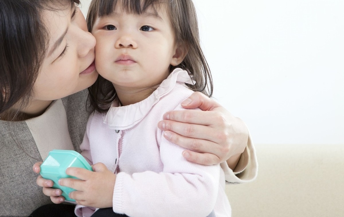 宝宝太黏妈妈怎么办就4招,1岁10个月宝宝很黏妈妈怎么办
