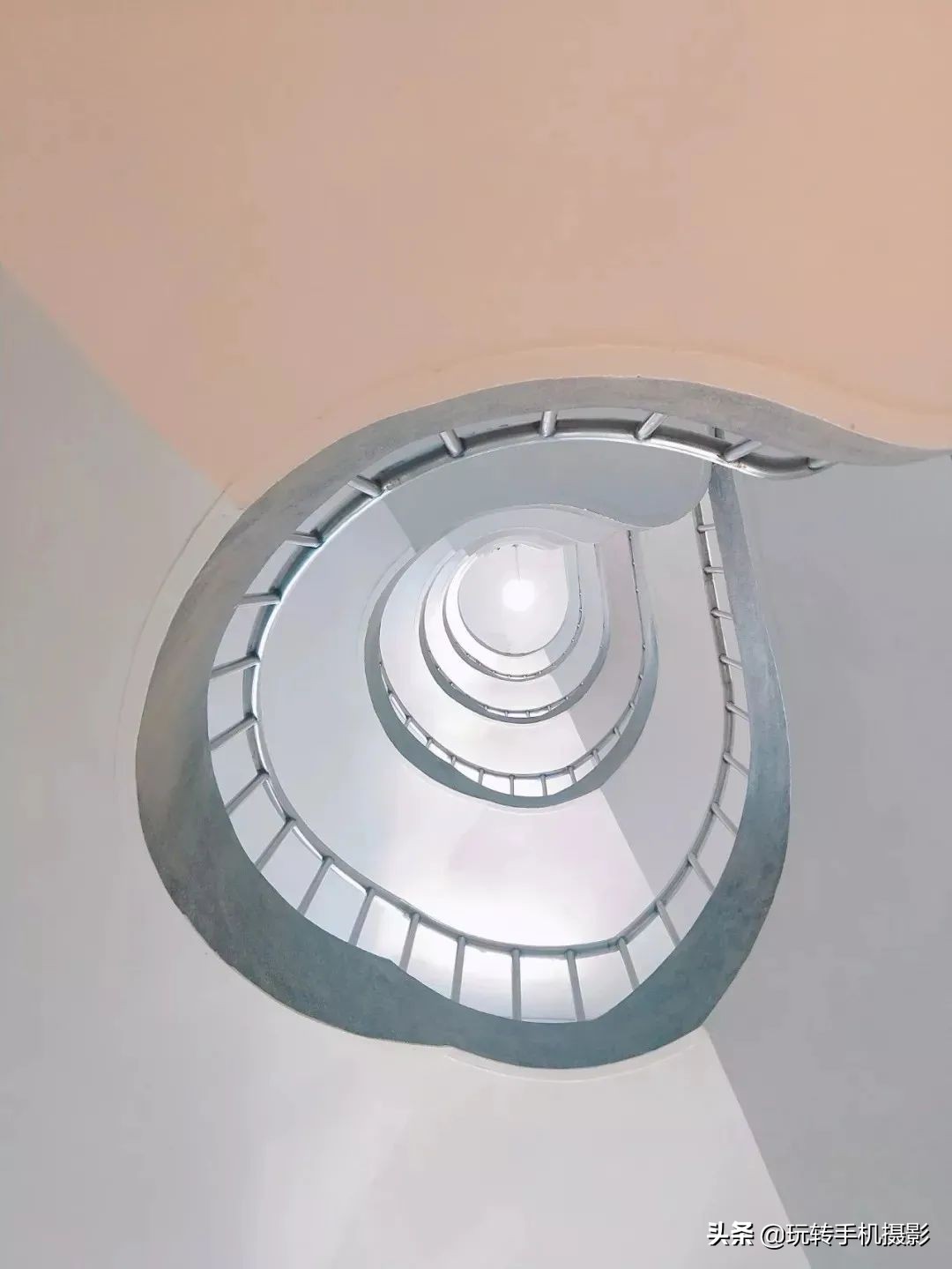 照片很暗没层次怎么调,照片拍出来丑的很奇怪