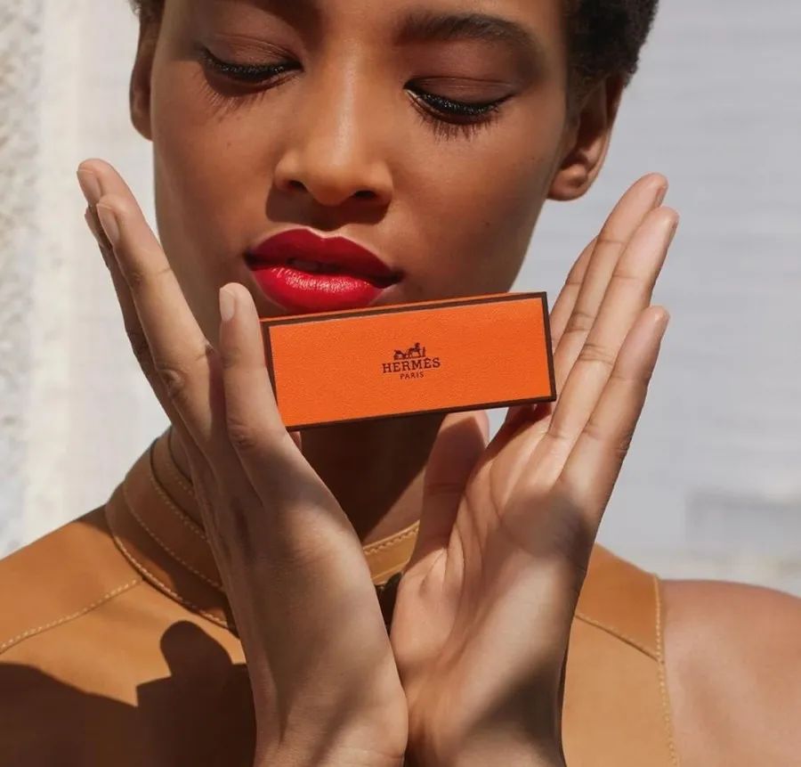 奢侈品下场battle卖口红，爱马仕、周仰杰，该买哪一支？