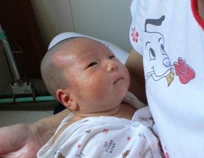 满月宝宝长几斤合理奶量,刚满月的宝宝每次喂多少奶