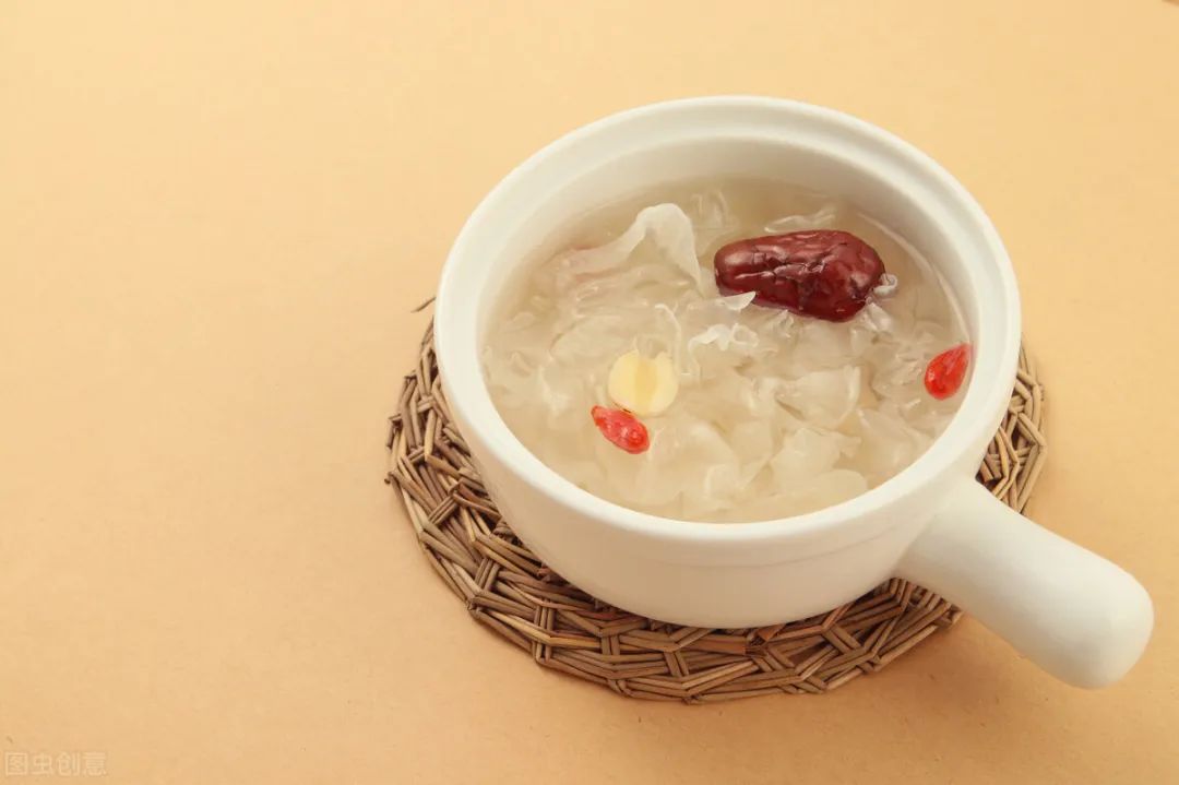 总是不停的出汗什么原因,老是流汗很少是怎么回事