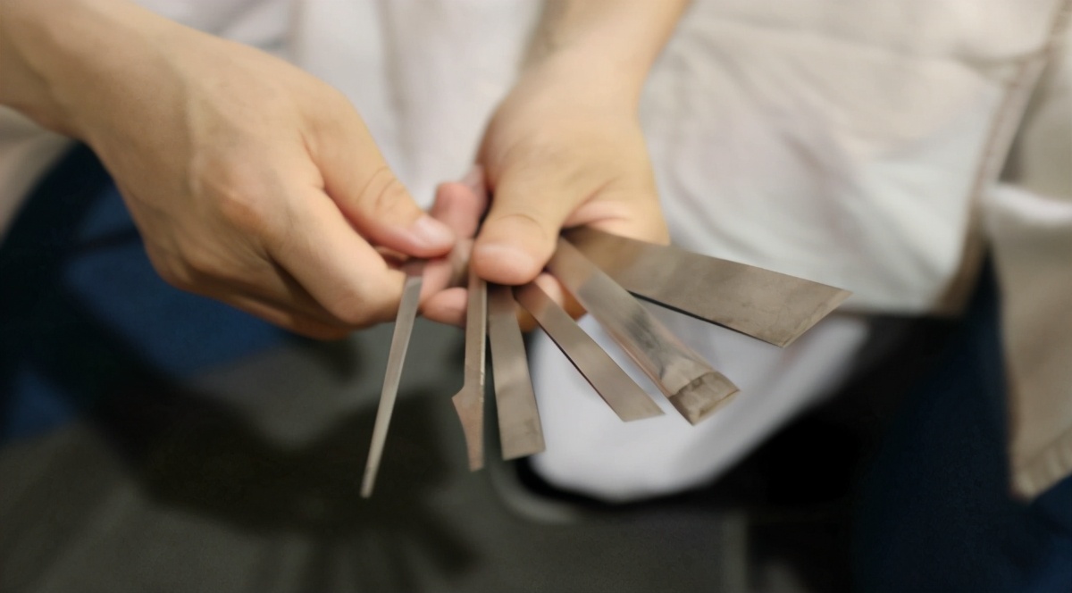 修脚师鲁可水:从业30年,用万人脚皮作画,富豪出20万被拒