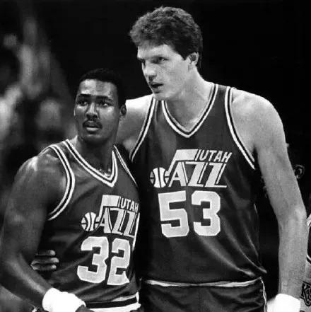 场均5.56帽！NBA又一大神去世！他的站帽太经典了