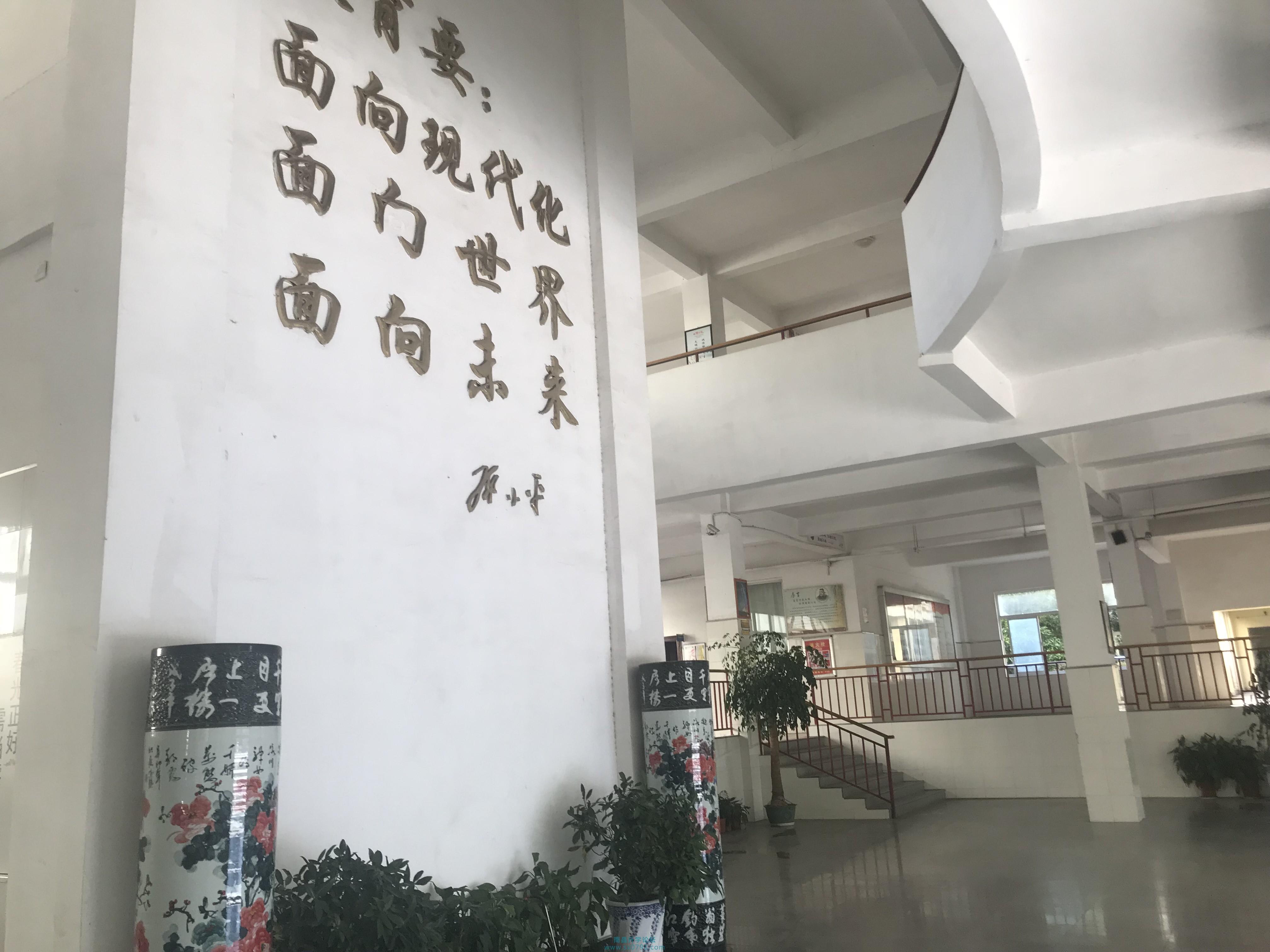 走进校园小学生们的笑容天真烂漫,走进南昌红谷滩新区实验学校