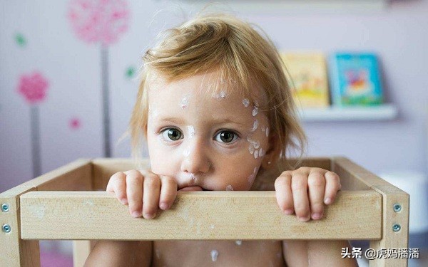 婴儿如何预防痱子湿疹,婴儿如何区别痱子和湿疹