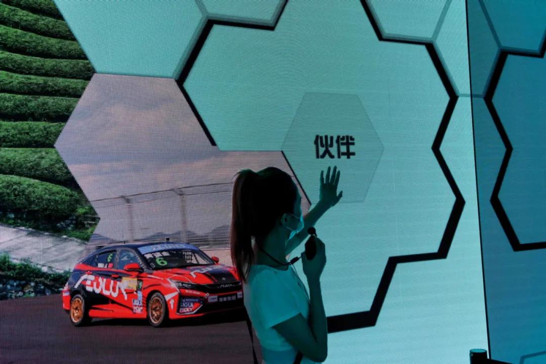 国产家轿不将就，现场堪比迪士尼，北京车展除了新车还看些啥？