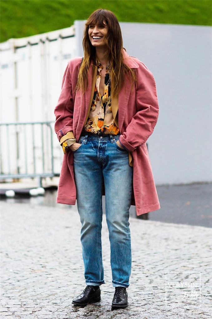 牛仔裤怎么穿搭好看又显瘦,牛仔裤怎么穿比较好看