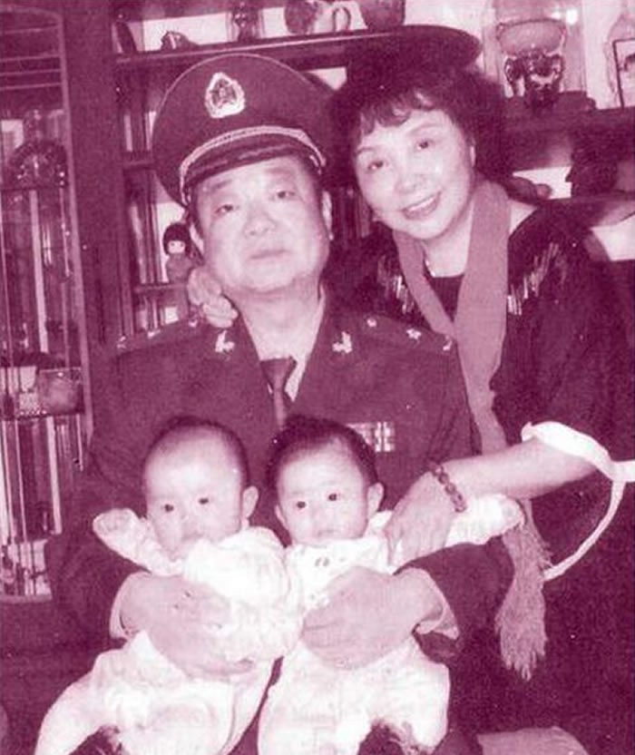 60岁盛海琳高龄产妇生下双胞胎,60岁生双胞胎的盛海琳丈夫离世