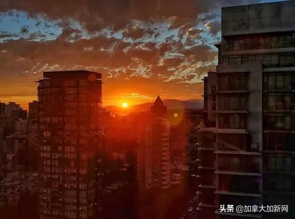 温哥华现最美晚霞+闪电温村秒变梦幻魔法城