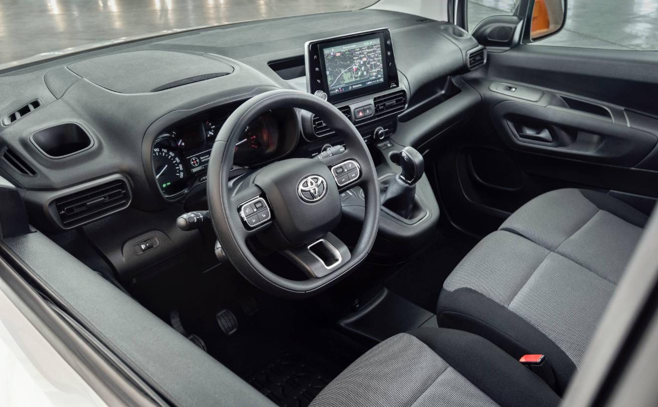 雪铁龙和标致的mpv车型对比,标致雪铁龙车跟现代起亚车哪个好